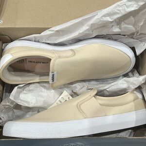 Adidas Vulcraid3r slip on skateboard Shoes skateboarding Size 9.5 tan in color